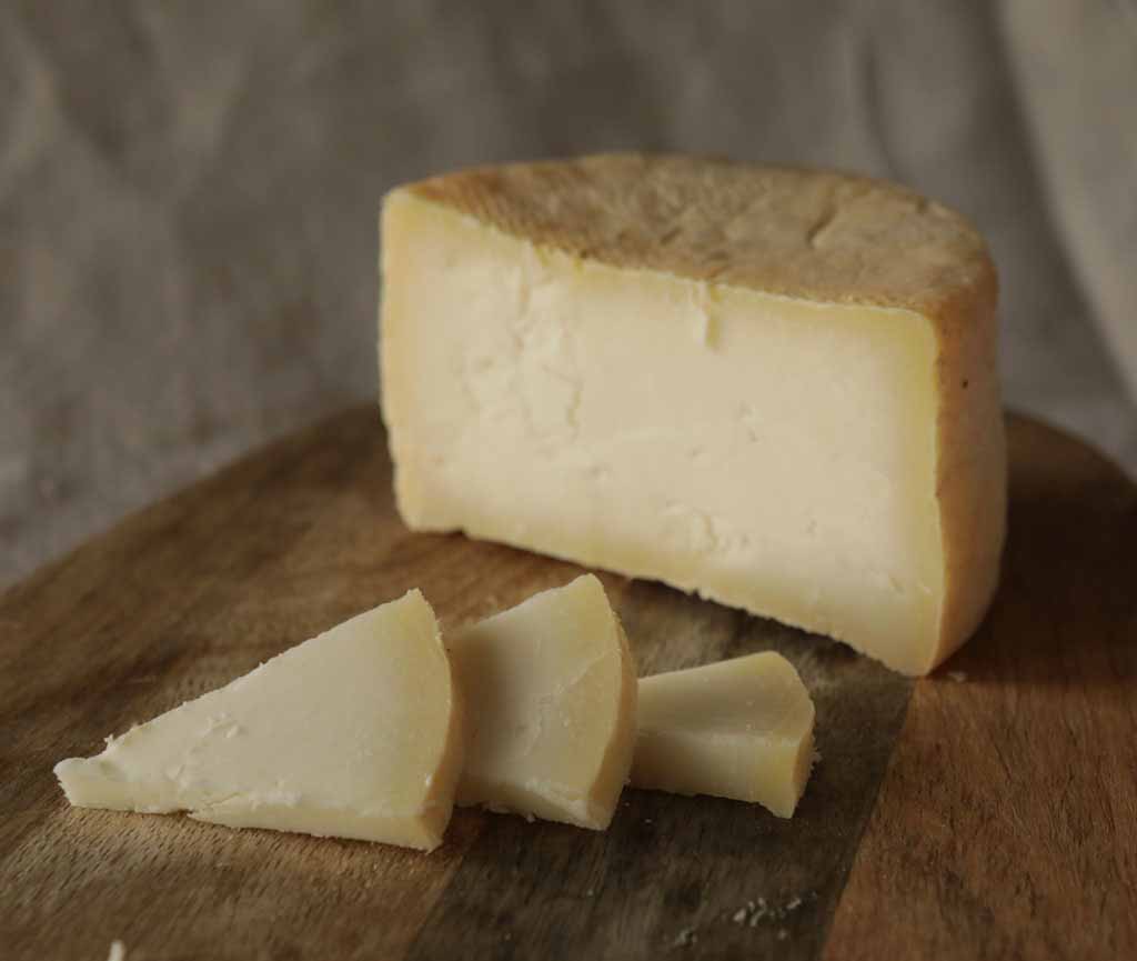QUESO CURADO DE OVEJA UN AÑO 900 gr. (aprox) - Imagen 2