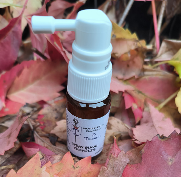 Spray bucal de propóleo con ingredientes naturales