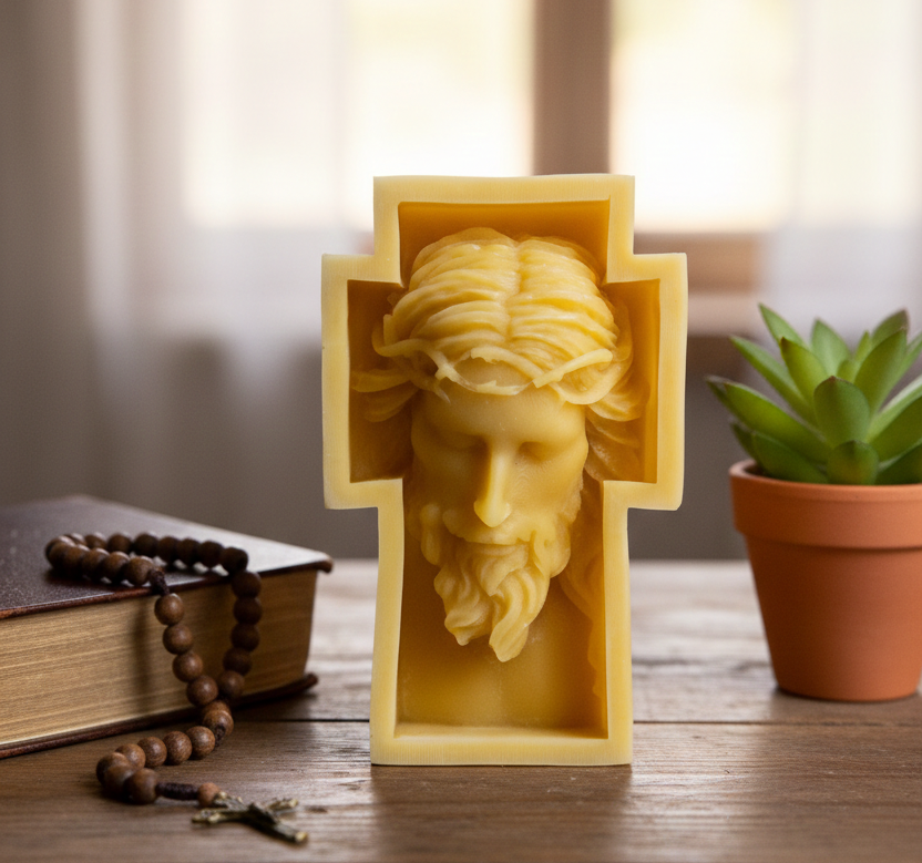 Figura religiosa de Jesús en cruz hecha a mano en cera virgen
