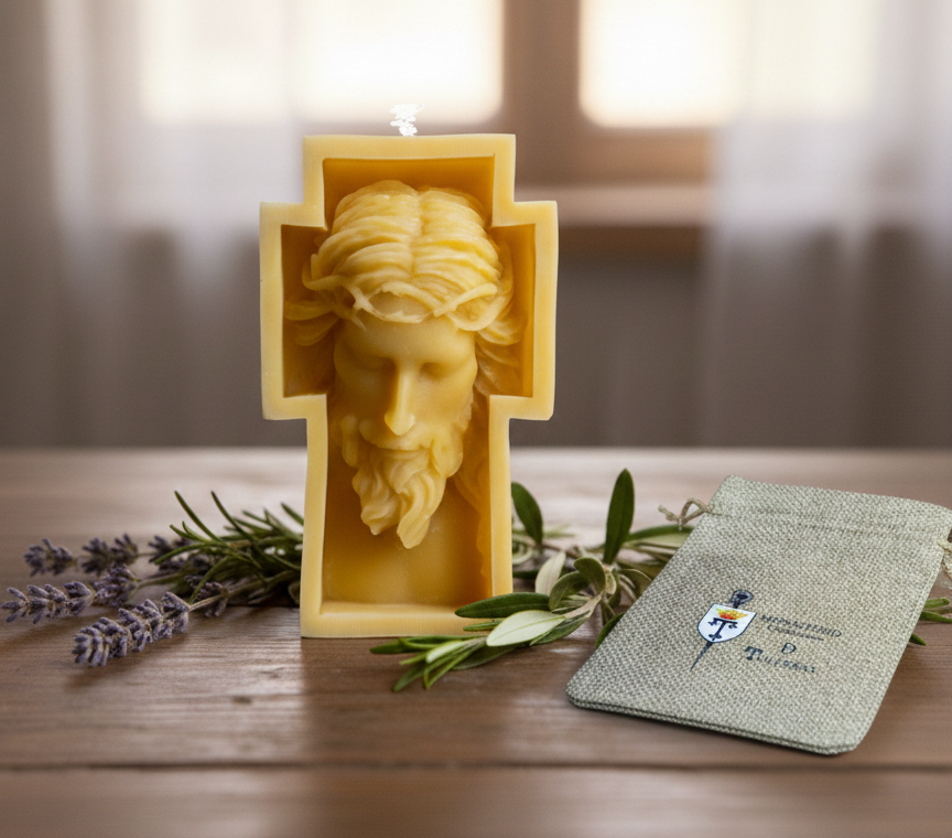 Figura religiosa de Jesús en cruz hecha a mano en cera virgen